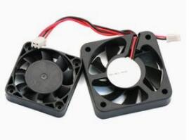 Automatic temperature control, speed control and noise reduction device for notebook computer radiating fan